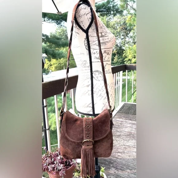 Vintage/Rare Coach Suede Tassel Shoulder Bag
Limited Edition Collectable
#5484 - Picture 7 of 11